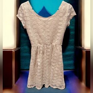 Lily Rose Cream Lace Dress MEDIUM pit to pit 14in length 32in